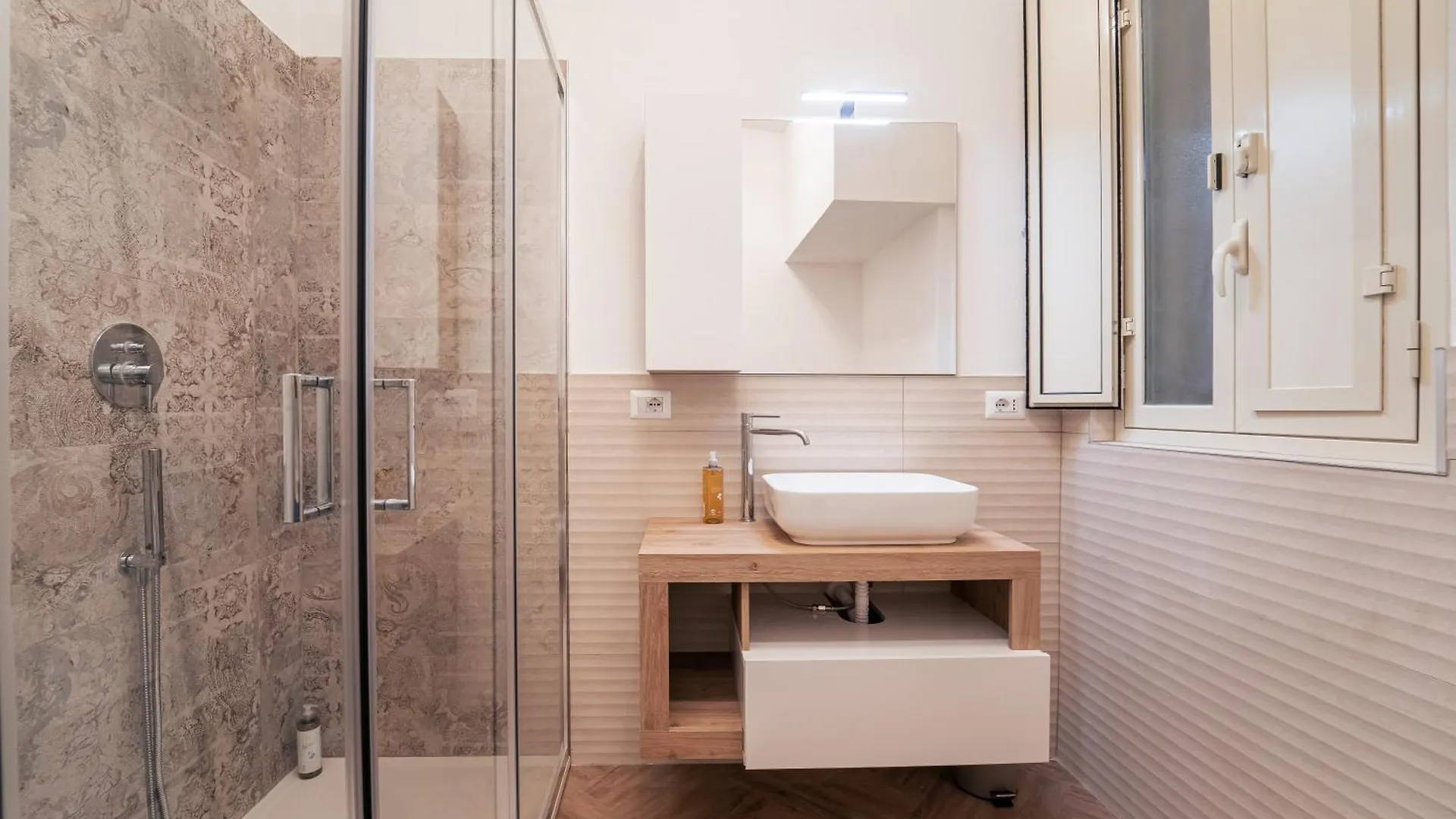Modern Design Apartment In Historical City Center Κατάνια